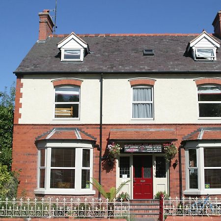 Llangollen Hostel Guest Rooms - No Dormitories - Self Catering Exterior photo