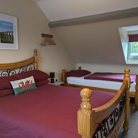 Llangollen Hostel Guest Rooms - No Dormitories - Self Catering Exterior photo