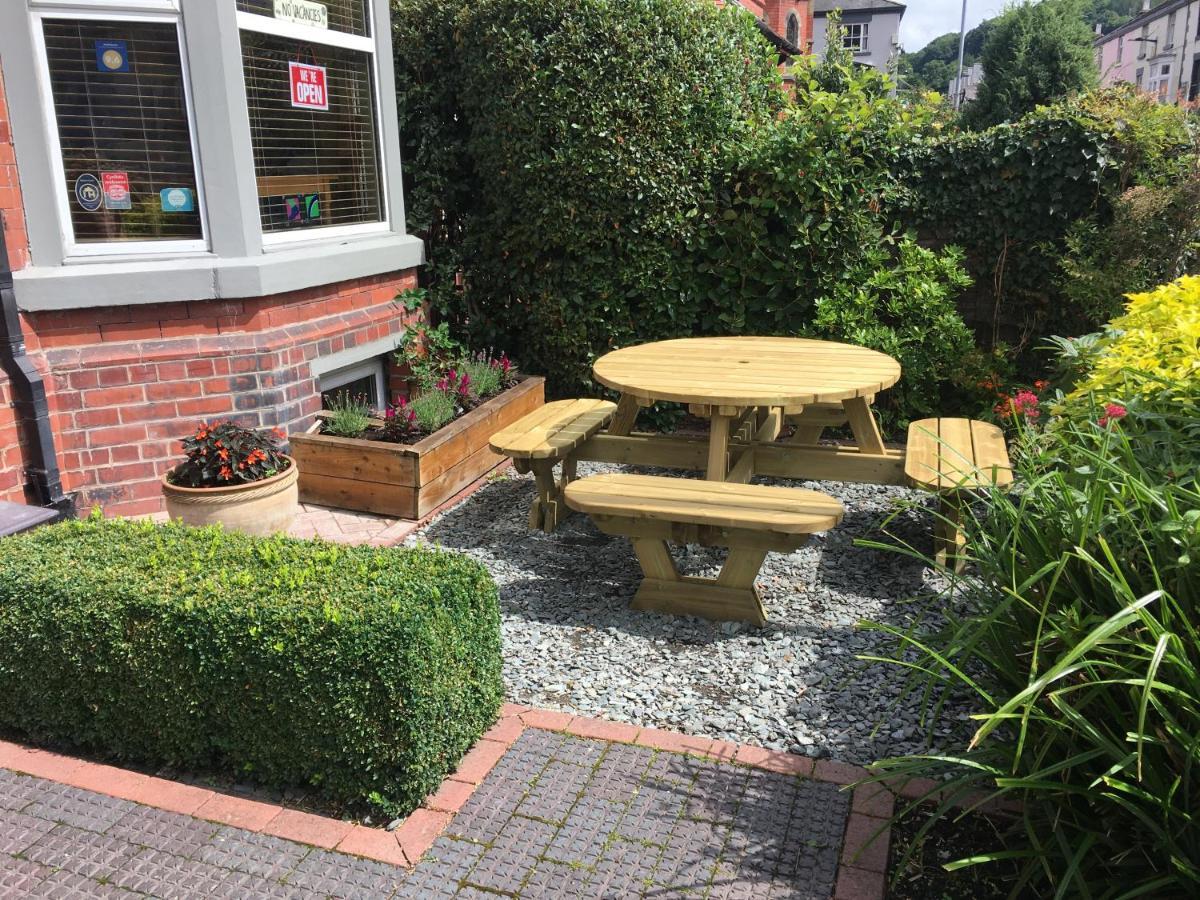 Llangollen Hostel Guest Rooms - No Dormitories - Self Catering Exterior photo
