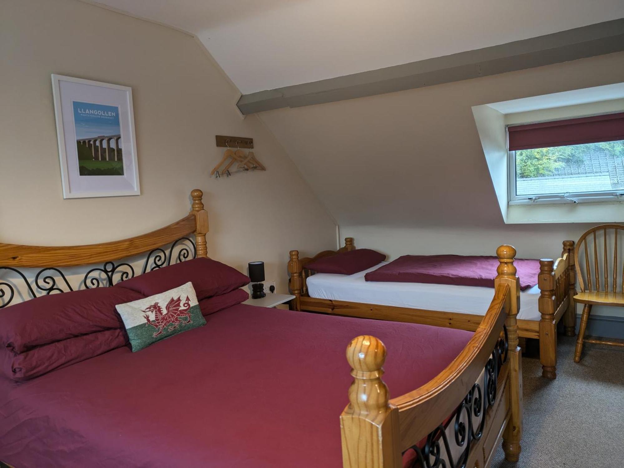 Llangollen Hostel Guest Rooms - No Dormitories - Self Catering Room photo