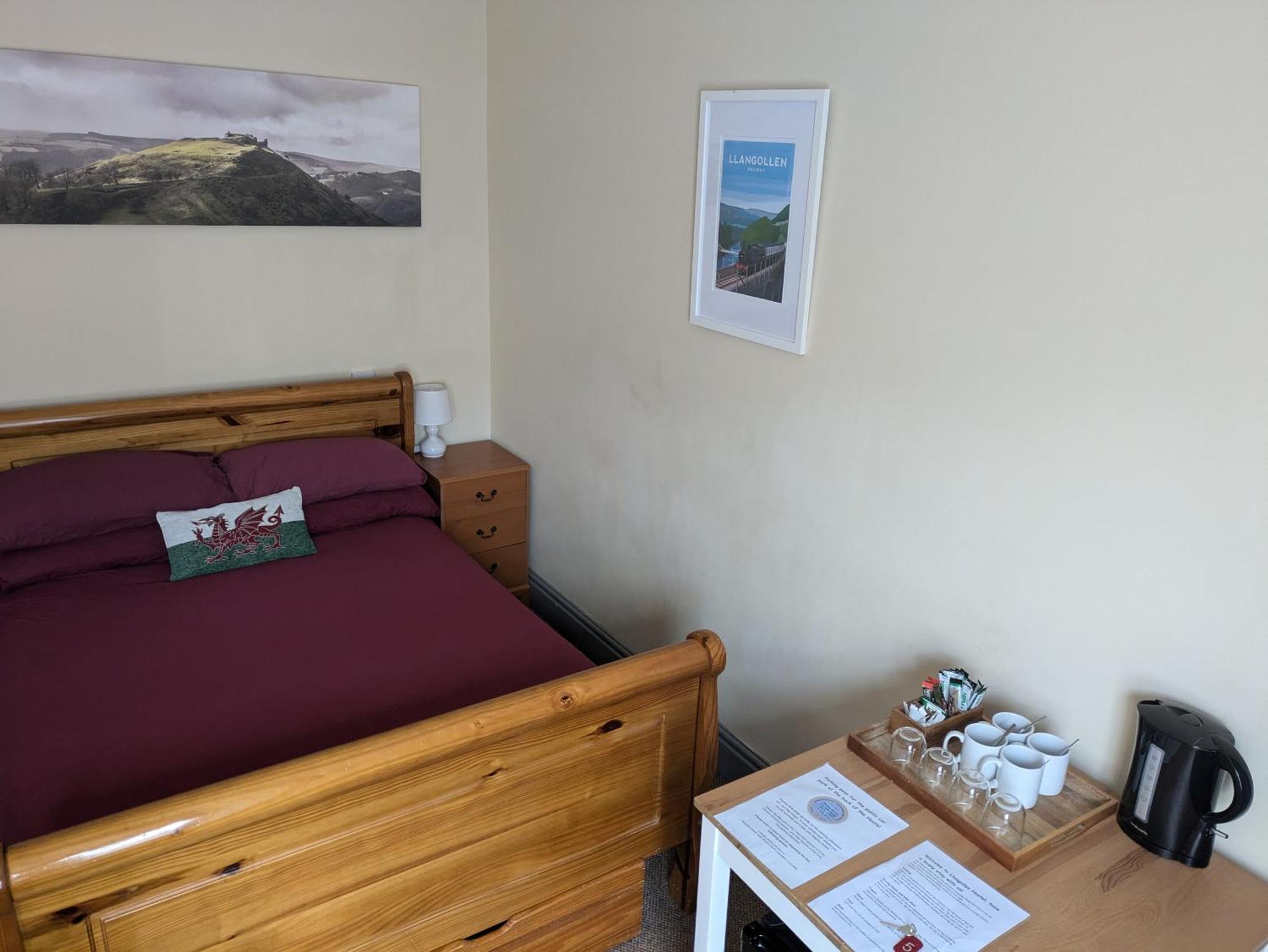 Llangollen Hostel Guest Rooms - No Dormitories - Self Catering Room photo