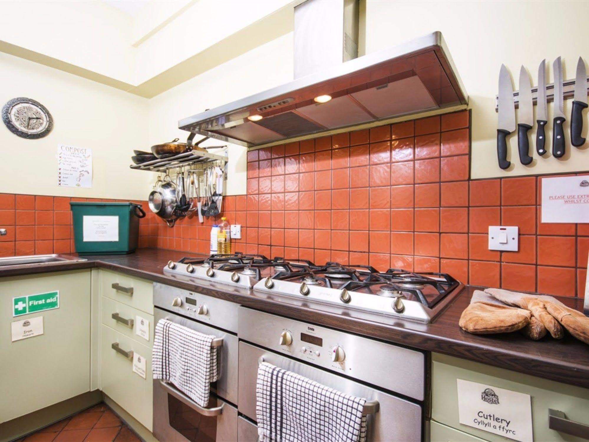 Llangollen Hostel Guest Rooms - No Dormitories - Self Catering Exterior photo