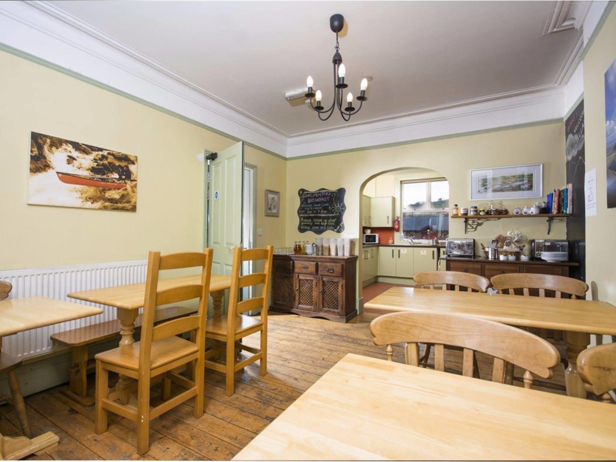 Llangollen Hostel Guest Rooms - No Dormitories - Self Catering Exterior photo