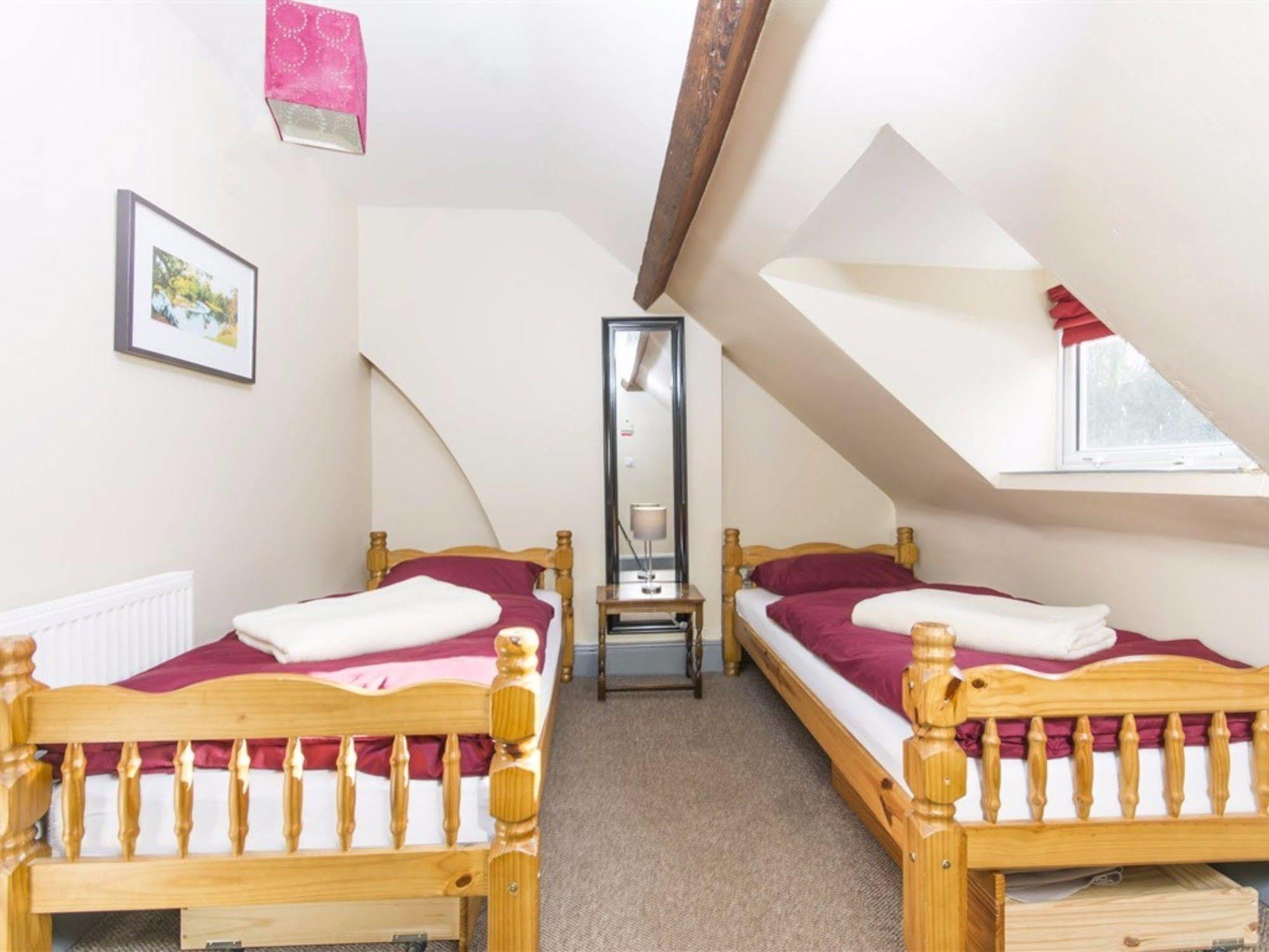 Llangollen Hostel Guest Rooms - No Dormitories - Self Catering Exterior photo